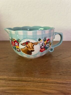 pioneer Woman Floral Cow one cup measuring ceramic with handle.